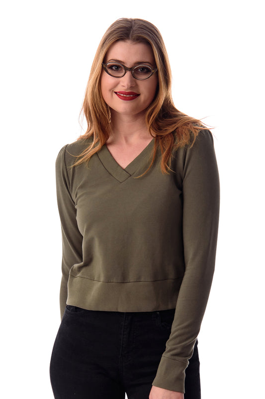 Cropped V-Neck French Terry Shirt in Olive