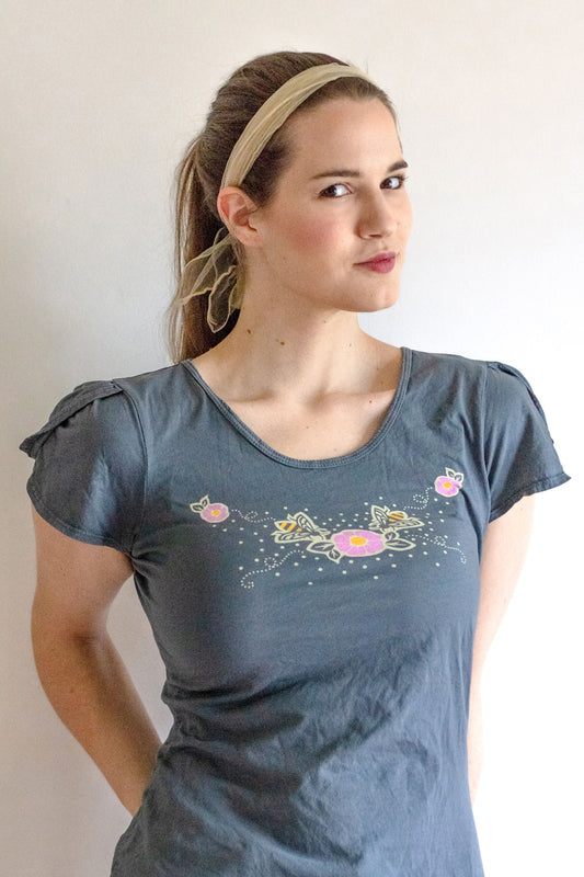Grey tulip-sleeved tee with print of flowers and bees on brunette model