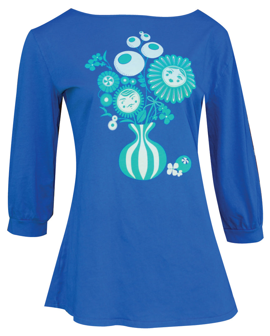 Cornflower blue boatneck tee with emerald green and white vintage vase of flowers design